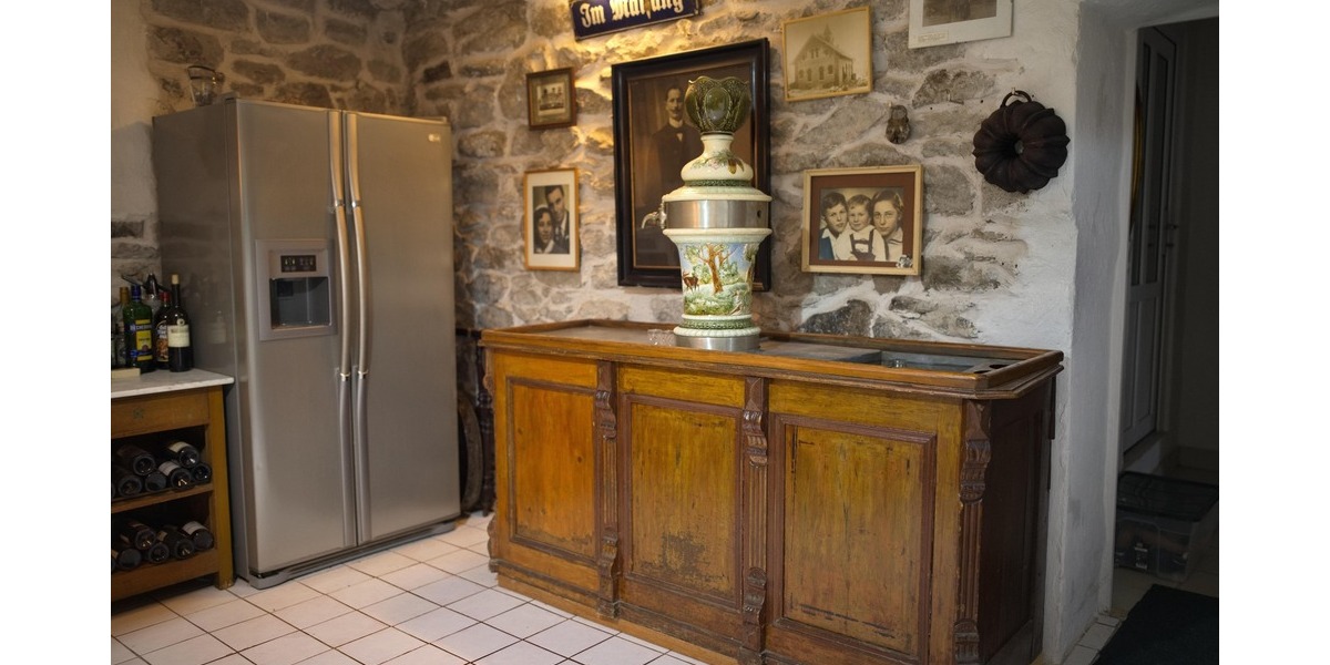 Weinbar & historische Theke