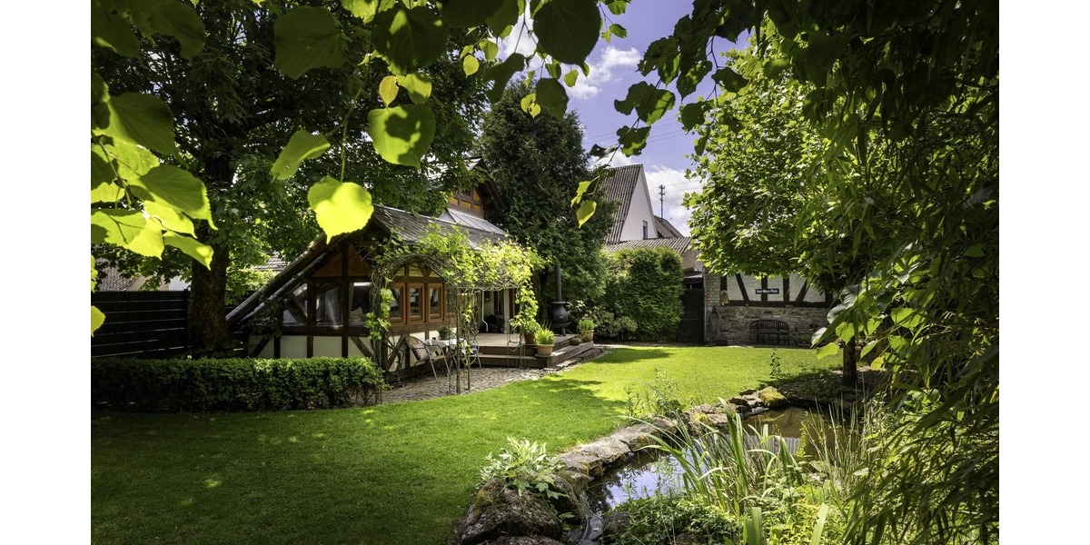 Wundervoller Garten mit Teich