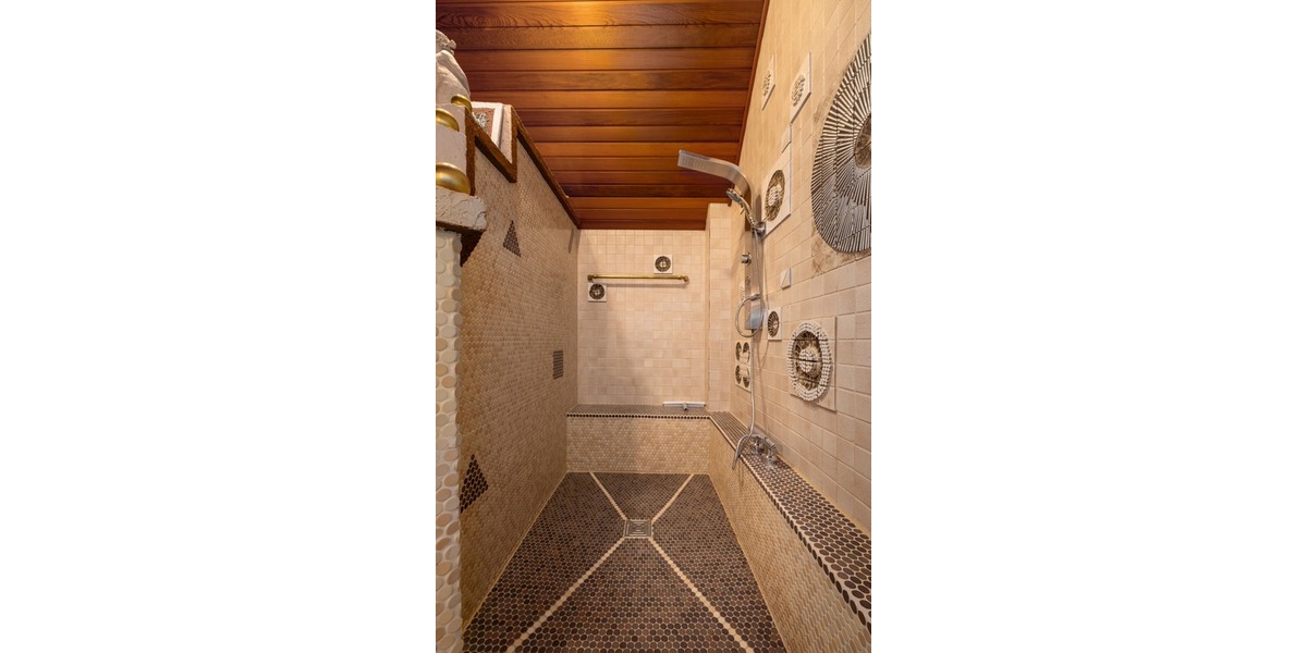 Dusche im Tageslichtbad DG