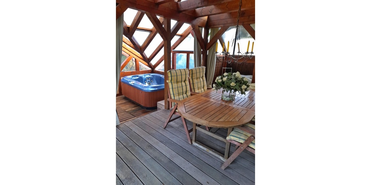 Gartenhaus mit orig. Jacuzzi