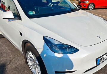 Tesla Model Y 176.000 km 26.989 &euro; Urbar 56182