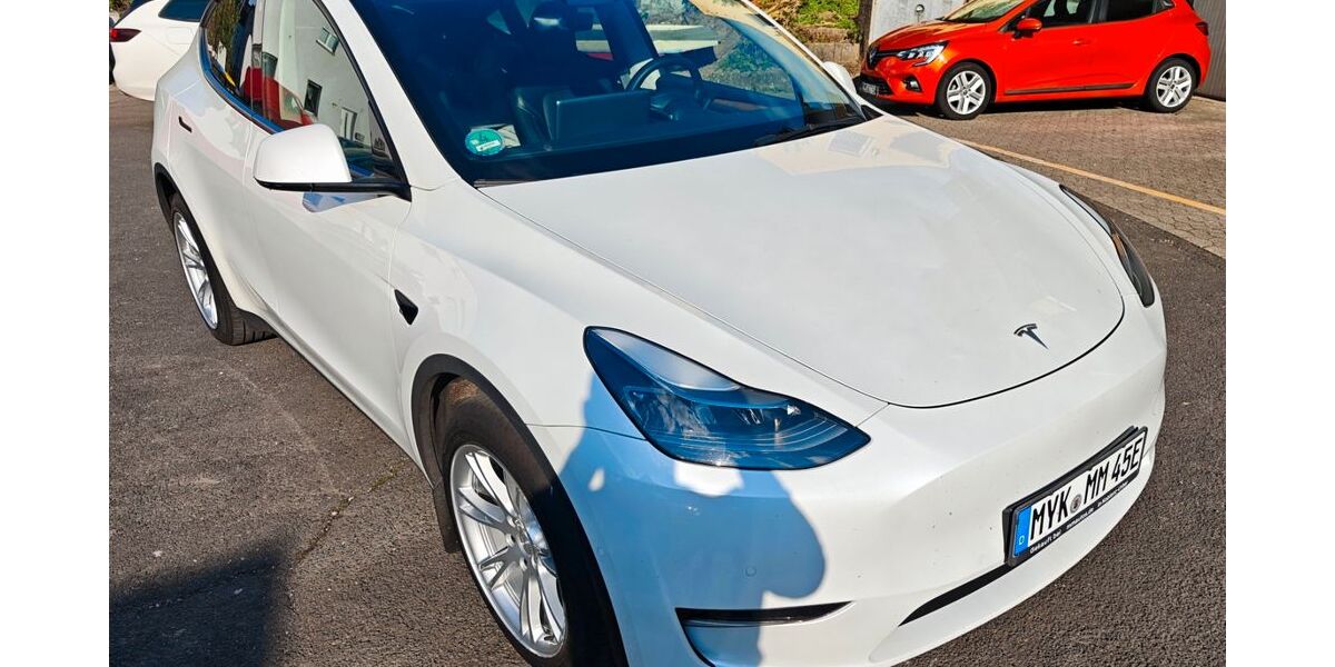 Tesla Model Y 176.000 km 26.989 &euro; Urbar 56182